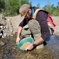 Panning trench samples to test for VG